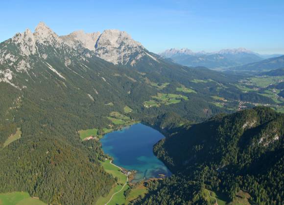 Panoramablick auf den Hintersteiner See am Wilden Kaiser
